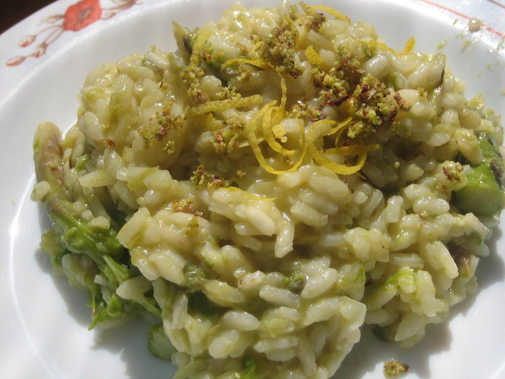 Risotto agli asparagi e pistacchio con scorza di limone Ricette
